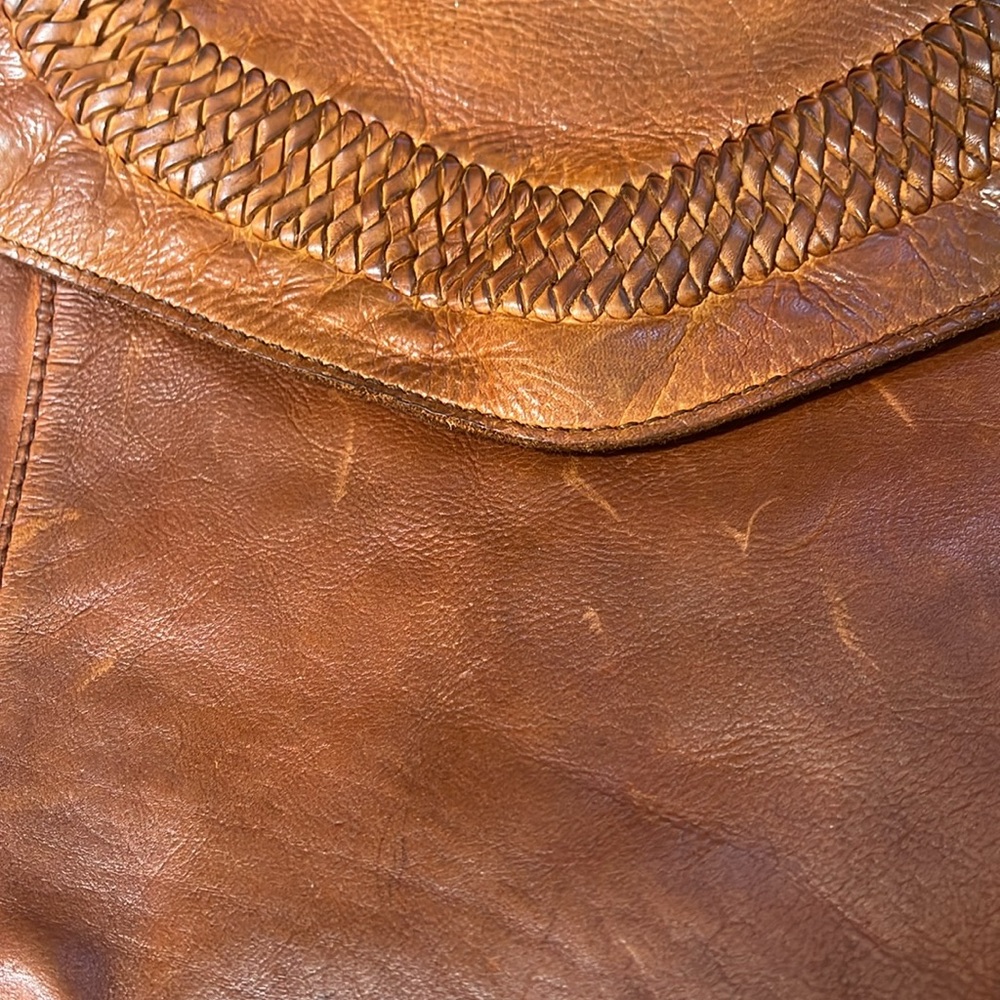 Vilenca Holland Leather V-stitch Flap Backpack - Picture 5 of 7